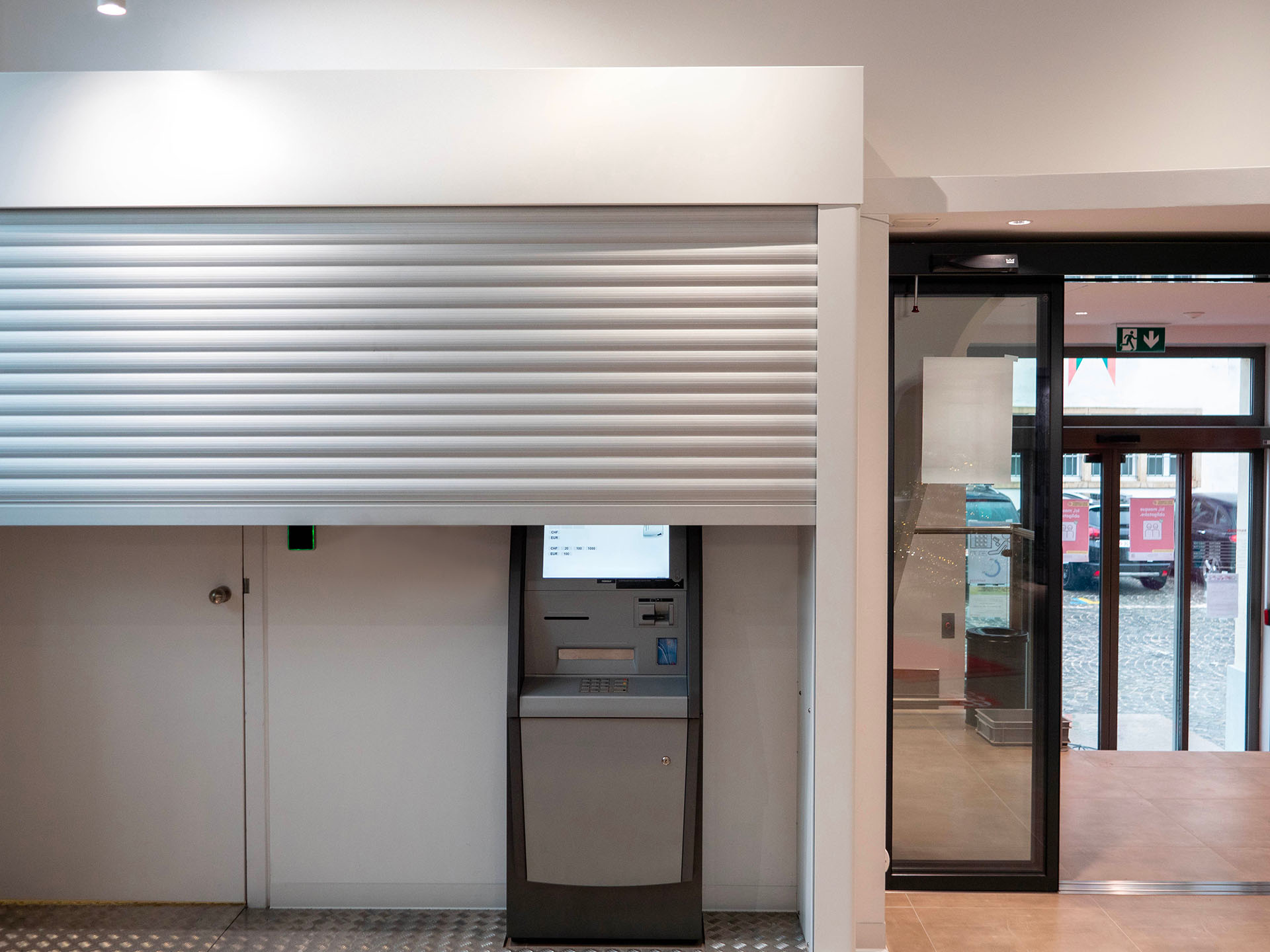 Photographie d'un TALOS qui s'ouvre à l'intérieur d'une banque par FRAM Liner